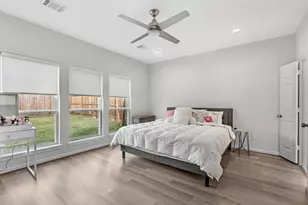 8407 James Franklin St, Houston, TX 77088 - Photo 15