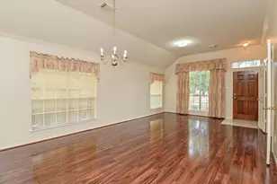 12227 Meadowglen Dr, Meadows Place, TX 77477 - Photo 5