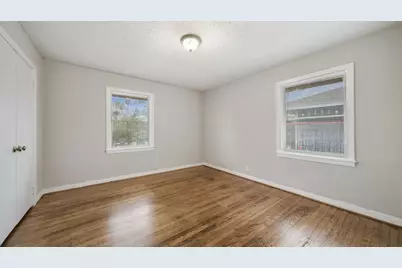8018 Sharondale Drive, Houston, TX 77033 - Photo 9