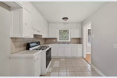 8018 Sharondale Drive, Houston, TX 77033 - Photo 5