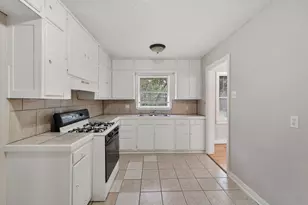8018 Sharondale Dr, Houston, TX 77033 - Photo 5