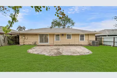 8018 Sharondale Drive, Houston, TX 77033 - Photo 15