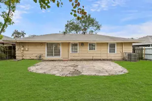8018 Sharondale Dr, Houston, TX 77033 - Photo 15