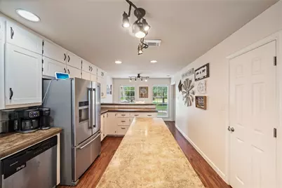 600 Hampton Hall Lane, Conroe, TX 77302 - Photo 9