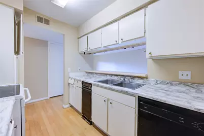 3055 Walnut Bend Lane #21, Houston, TX 77042 - Photo 11