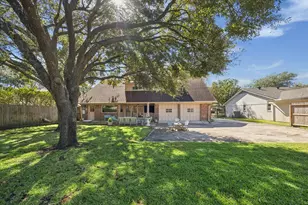 10722 Valley Forge Dr, Houston, TX 77042 - Photo 19