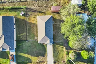 1315 Sam St, El Campo, TX 77437 - Photo 5