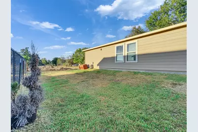 1315 Sam St, El Campo, TX 77437 - Photo 9