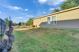 1315 Sam St, El Campo, TX 77437 - Photo 9