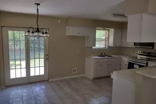 102 Libby Cir, Willis, TX 77378 - Photo 5