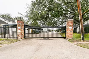 7931 Ellinger Ln, Houston, TX 77040 - Photo 33