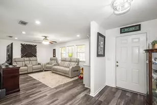 207 W Centre St, Brazoria, TX 77422 - Photo 5