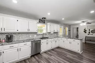 207 W Centre St, Brazoria, TX 77422 - Photo 13