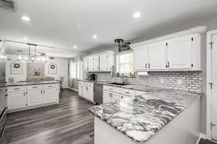 207 W Centre St, Brazoria, TX 77422 - Photo 11