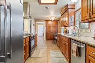 910 6th St, Bay City, TX 77414 - Photo 11