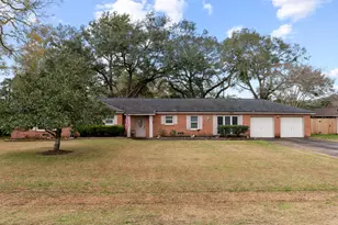 910 6th St, Bay City, TX 77414 - Photo 1