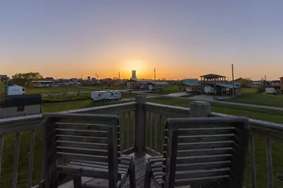 965 Gulf Shores Drive, Crystal Beach, TX 77650 - Photo 27