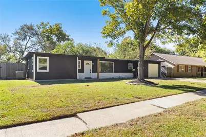 303 21st Avenue N, Texas City, TX 77590 - Photo 1