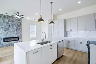 4025 Avenue M, Galveston, TX 77550 - Photo 9