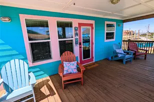 975 Fisherman Dr S, Galveston, TX 77650 - Photo 1