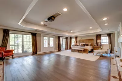 12445 Memorial Drive, Houston, TX 77024 - Photo 23