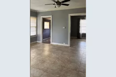 1011 West Phillips Street, Alvin, TX 77511 - Photo 9