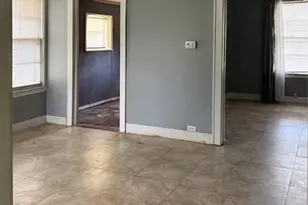 1011 W Phillips St, Alvin, TX 77511 - Photo 9