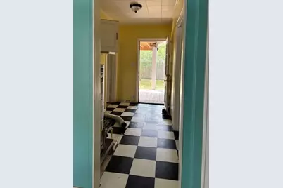 1011 West Phillips Street, Alvin, TX 77511 - Photo 5