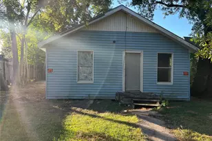 2109 Carolina Ave, Baytown, TX 77520 - Photo 1