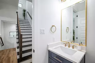 1305 E 27th St St, Houston, TX 77009 - Photo 13