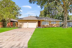 7406 Janak Dr, Houston, TX 77055 - Photo 15