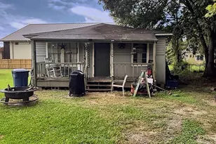 101 Elm St, Daisetta, TX 77535 - Photo 1