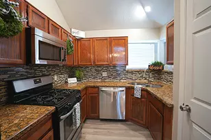 133 Cotton Dr, Lake Jackson, TX 77566 - Photo 11