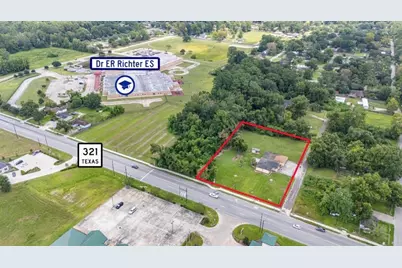 208 Barnes, Dayton, TX 77535 - Photo 5