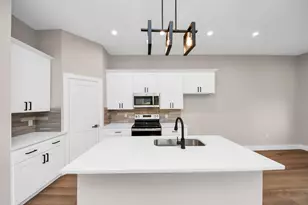 7542 Charlie St, Houston, TX 77088 - Photo 7