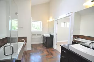 4303 Dickson St, Houston, TX 77007 - Photo 9