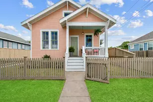2601 37th St, Galveston, TX 77550 - Photo 1