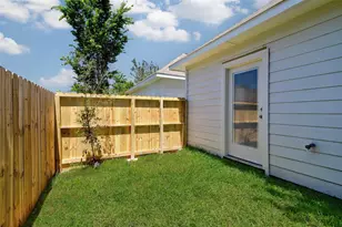 9816 Masterson St, Houston, TX 77029 - Photo 11