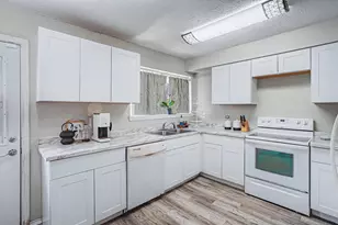 16710 Blackhawk Blvd, Friendswood, TX 77546 - Photo 11