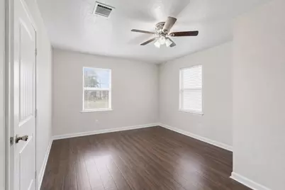 515 Riggs Street, Baytown, TX 77520 - Photo 17