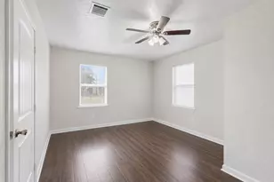 515 Riggs St, Baytown, TX 77520 - Photo 17