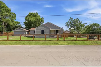 515 Riggs Street, Baytown, TX 77520 - Photo 3