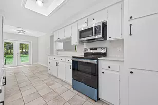 18747 Woodridge Dr, Conroe, TX 77302 - Photo 13