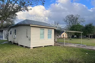 815 E Railroad St, Boling, TX 77420 - Photo 3