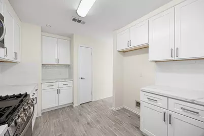 10824 W Mulberry Drive, La Porte, TX 77571 - Photo 9