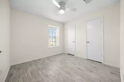 10824 W Mulberry Drive, La Porte, TX 77571 - Photo 11