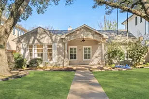 4710 Laurel St, Bellaire, TX 77401 - Photo 1