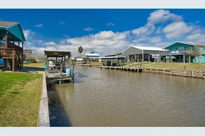 976 County Road 202, Sargent, TX 77414 - Photo 3