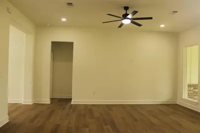 109 Gadwall Drive, Clute, TX 77531 - Photo 5