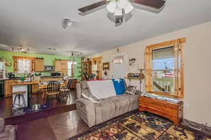 727 18th St, Dickinson, TX 77539 - Photo 9